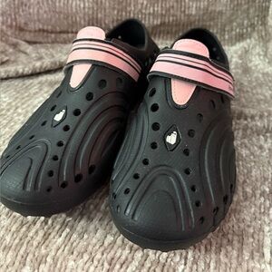 Hounds Women's Ultralites Footwear size 9/10 Water Shoes. D